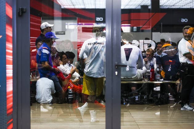 ALONSO Fernando (spa), Alpine F1 Team A522, portrait with F1 Drivers having a meeting regarding the current situation in Jeddah after the attack on a Aramco factory near the track, BRAWN Ross (gbr), Managing Director of motorsport Formula One Group, DOMENICALLI Stefano (ita), Chairman and CEO Formula One Group FOG, joining them after an hour during the Formula 1 STC Saudi Arabian Grand Prix 2022, 2nd round of the 2022 FIA Formula One World Championship, WM, Weltmeisterschaft on the Jeddah Corniche Circuit, from March 25 to 27, 2022 in Jeddah, Saudi Arabia - F1 - SAUDI ARABIAN GRAND PRIX 2022 DPPI Panoramic  AV6_6507