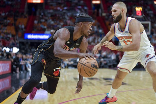 March 25, 2022, Miami, FL, United States: The Miami Heat s Jimmy Butler, left, drives against the New York Knicks Evan Fournier during the first half at FTX Arena on Friday, March 25, 2022, in Miami. The Knicks won, 111-103. Miami United States - ZUMAm67_ 20220325_zaf_m67_014 Copyright: xMichaelxLaughlinx