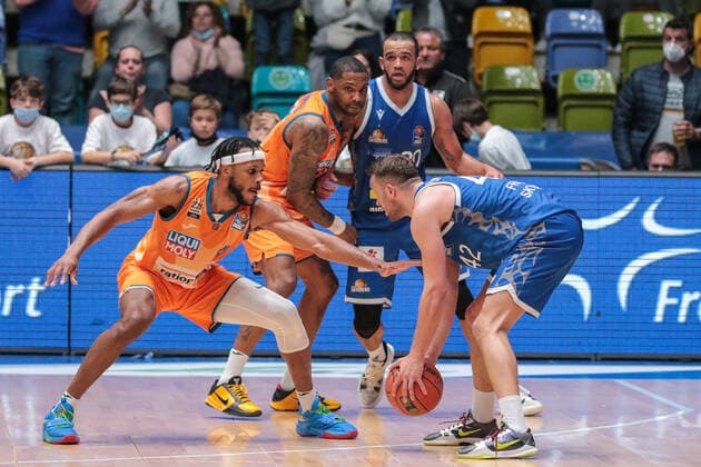 Blossomgame Jaron, Ratiopharm Ulm, 4 ,Ponitka Marcel, Fraport Skyliners, 42 , , GER,Basketball, BBL, Fraport Skyliners vs. Ratiopharm Ulm,25 03 2022 Frankfurt, Germany Copyright: xEibner-Pressefoto UlrichxScherbax EP_usm
