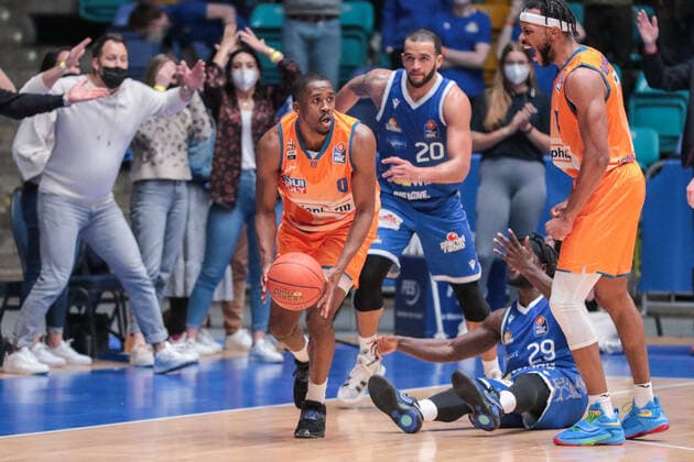 Christon Semaj, Ratiopharm Ulm, 0 , Moore Rasheed, Fraport Skyliners, 20 ,Cherry Will, Fraport Skyliners, 29 , GER,Basketball, BBL, Fraport Skyliners vs Ratiopharm Ulm,25 03 2022 Frankfurt, Germany. Copyright: xEibner-Pressefoto UlrichxScherbax EP_usm