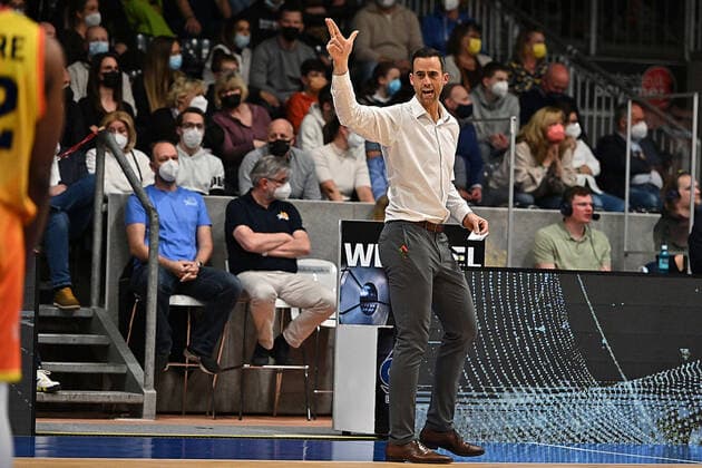 Chris Harris, head coach of the Phoenix Hagen basketball team in the 2 bundesliga Pro A, calls from the sidelines Phoenix Hagen vs Wiha Panthers, 2 Bundesliga, 2022 season, Wed 23 02 2022 Hagen Copyright: xEibner-Pressfoto xAaronxBowserx Wiha_ABR