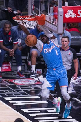 March 25, 2022, Los Angeles, California, USA: Reggie Jackson 1 of the Los Angeles Clippers dunks the ball during their NBA, Basketball Herren, USA game against the Philadelphia 76ers on Friday March 25, 2022 at Crypto.com Arena in Los Angeles, California. Clippers lose to 76ers, 97-122. ARIANA RUIZ PI Los Angeles USA - ZUMAp124 20220325_zaa_p124_018 Copyright: xArianaxRuizx
