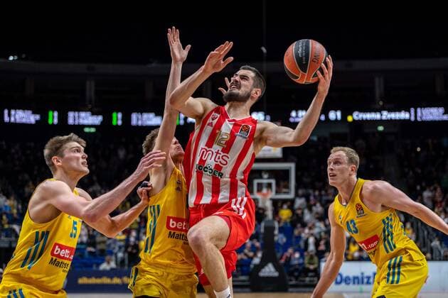 Basketball Berlin 25 03 2022 2021 2022 Euroleague Regular Season Alba Berlin Crvena Zvezda mts Belgrade Nikola Kalinic Belgrade, No 12 Malte Delow Alba Berlin, No 06 Ben Lammers Alba Berlin, No 55 li Luke Sikma Alba Berlin, No 43