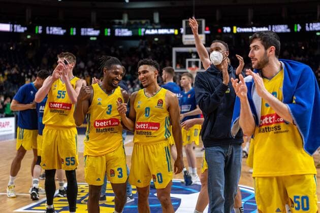 Basketball Berlin 25 03 2022 season 2021 2022 Euroleague Regular Season Alba Berlin Crvena Zvezda mts Belgrade cheering after the victory Jaleen Smith Alba Berlin, No 03 Maodo Lo Alba Berlin, No 00 and others.