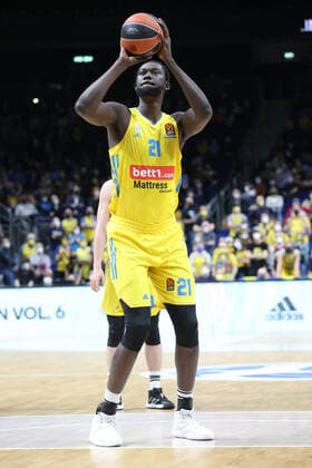 DEU, EuroLeague, ALBA vs Belgrade, 25 03 2022, Mercedes Benz Arena, Berlin, DEU, EuroLeague, ALBA vs Belgrade, in the picture free throw by Christ Koumadje ALBA Berlin 21 , photo Juergen Engler nordphoto GmbH nordphotoxGmbHx xEngler nph00076
