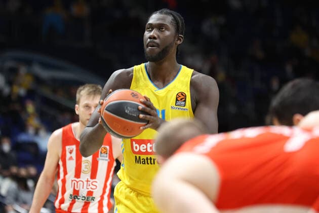 DEU, EuroLeague, ALBA vs Belgrade, 25 03 2022, Mercedes Benz Arena, Berlin, DEU, EuroLeague, ALBA vs Belgrade, in the picture free throw by Christ Koumadje ALBA Berlin 21 , photo Juergen Engler nordphoto GmbH nordphotoxGmbHx xEngler nph00076