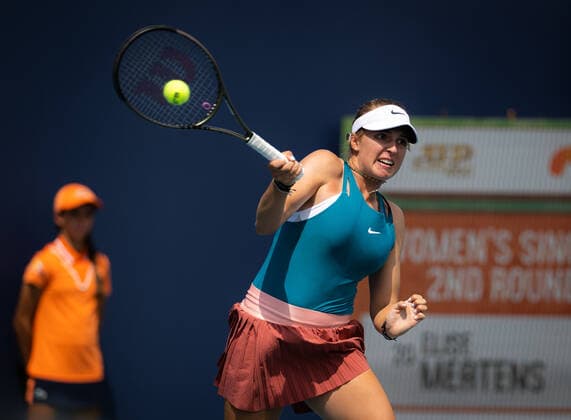 March 25, 2022, MIAMI, FLORIDA, UNITED STATES: Linda Fruhvirtova of the Czech Republic in action during the second round of the 2022 Miami Open WTA, Tennis Damen 1000 tennis tournament against Elise Mertens of Belgium MIAMI UNITED STATES - ZUMAa181 20220325_zaa_a181_090 Copyright: xRobxPrangex