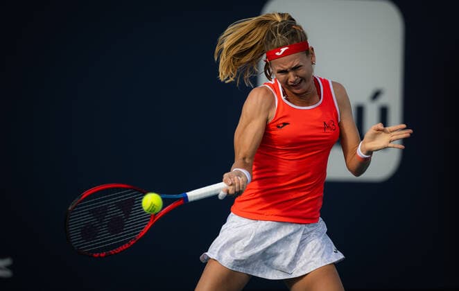 March 25, 2022, MIAMI, FLORIDA, UNITED STATES: Marie Bouzkova of the Czech Republic in action during the second round of the 2022 Miami Open WTA, Tennis Damen 1000 tennis tournament against Paula Badosa of Spain MIAMI UNITED STATES - ZUMAa181 20220325_zaa_a181_119 Copyright: xRobxPrangex
