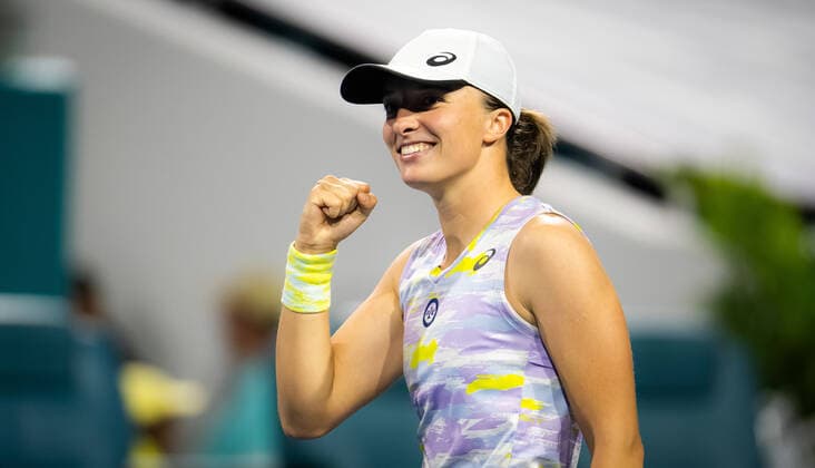 March 25, 2022, MIAMI, FLORIDA, UNITED STATES: Iga Swiatek of Poland in action during the second round of the 2022 Miami Open WTA, Tennis Damen 1000 tennis tournament against Viktorija Golubic of Switzerland MIAMI UNITED STATES - ZUMAa181 20220325_zaa_a181_128 Copyright: xRobxPrangex