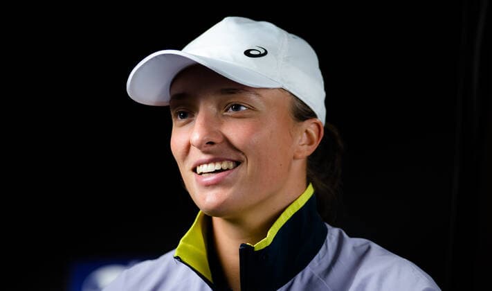 March 25, 2022, MIAMI, FLORIDA, UNITED STATES: Iga Swiatek of Poland talks to the media after the second round of the 2022 Miami Open WTA, Tennis Damen 1000 tennis tournament against Viktorija Golubic of Switzerland MIAMI UNITED STATES - ZUMAa181 20220325_zaa_a181_141 Copyright: xRobxPrangex