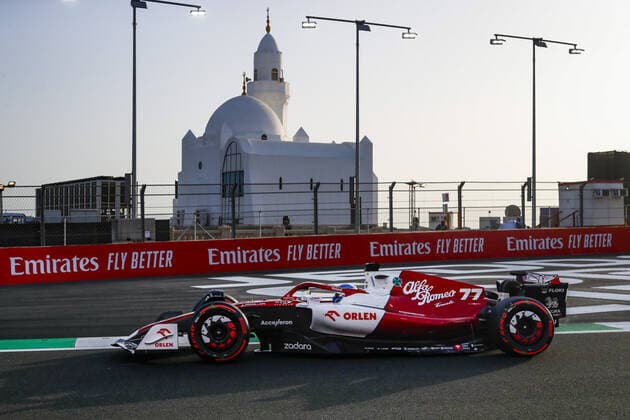 77 BOTTAS Valtteri (fin), Alfa Romeo F1 Team ORLEN C42, action during the Formula 1 STC Saudi Arabian Grand Prix 2022, 2nd round of the 2022 FIA Formula One World Championship, WM, Weltmeisterschaft on the Jeddah Corniche Circuit, from March 25 to 27, 2022 in Jeddah, Saudi Arabia - F1 - SAUDI ARABIAN GRAND PRIX 2022 DPPI Panoramic  00122006__V2_1799.JPG_