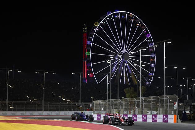 24 ZHOU Guanyu (chi), Alfa Romeo F1 Team ORLEN C42, action during the Formula 1 STC Saudi Arabian Grand Prix 2022, 2nd round of the 2022 FIA Formula One World Championship, WM, Weltmeisterschaft on the Jeddah Corniche Circuit, from March 25 to 27, 2022 in Jeddah, Saudi Arabia - F1 - SAUDI ARABIAN GRAND PRIX 2022 DPPI Panoramic  00122006_AV6_7340_1.JPG_