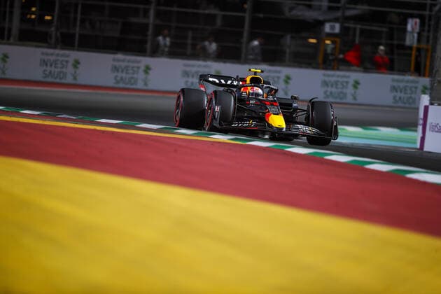 11 PEREZ Sergio (mex), Red Bull Racing RB18, action during the Formula 1 STC Saudi Arabian Grand Prix 2022, 2nd round of the 2022 FIA Formula One World Championship, WM, Weltmeisterschaft on the Jeddah Corniche Circuit, from March 25 to 27, 2022 in Jeddah, Saudi Arabia - F1 - SAUDI ARABIAN GRAND PRIX 2022 DPPI Panoramic  00122006__V2_1947.JPG_