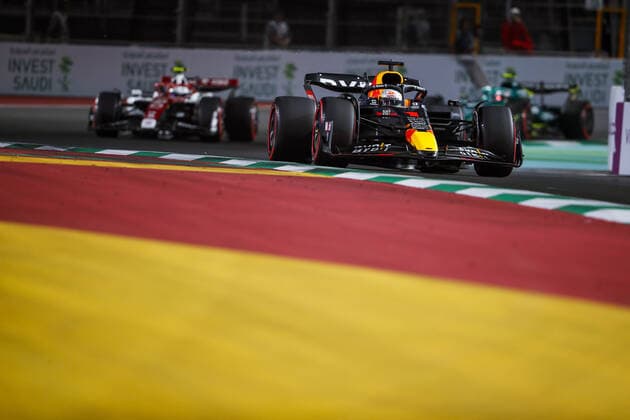 01 VERSTAPPEN Max (nld), Red Bull Racing RB18, action during the Formula 1 STC Saudi Arabian Grand Prix 2022, 2nd round of the 2022 FIA Formula One World Championship, WM, Weltmeisterschaft on the Jeddah Corniche Circuit, from March 25 to 27, 2022 in Jeddah, Saudi Arabia - F1 - SAUDI ARABIAN GRAND PRIX 2022 DPPI Panoramic  00122006__V2_2070.JPG_