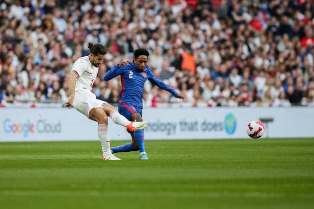 LONDON, ENGLAND MARCH 26 during the international friendly match between England and Switzerland at Wembley Stadium on March 26, 2022 in London, United Kingdom Ricardo Rodriguez of Switzerland against Kyle Walker Peters of England London Wembley Stadium England United Kingdom  Copyright: xJustPictures.chx xRichardxCallisx