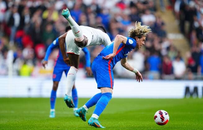 Mandatory Credit: Photo by Javier Garcia Shutterstock (12865321n) Conor Gallagher of England evades the flying Breel Embolo of Switzerland England v Switzerland, International Friendly, Länderspiel, Nationalmannschaft Football, Wembley Stadium, London, UK - 26 Mar 2022 EDITORIAL USE ONLY No use with unauthorised audio, video, data, fixture lists, club league logos or live services. Online in-match use limited to 120 images, no video emulation. No use in betting, games or single club league player publications. England v Switzerland, International Friendly, Football, Wembley Stadium, London, UK - 26 Mar 2022 EDITORIAL USE ONLY No use with unauthorised audio, video, data, fixture lists, club league logos or live services. Online in-match use limited to 120 images, no video emulation. No use in betting, games or single club league player publications. Copyright: xJavierxGarcia Shutterstockx 12865321n