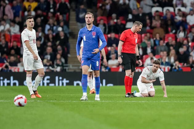 LONDON, ENGLAND MARCH 26 during the international friendly match between England and Switzerland at Wembley Stadium on March 26, 2022 in London, United Kingdom Left to right Granit Xhaka of Switzerland, Jordan Henderson of England, referee Andreas Ekberg and Xherdan Shaqiri of Switzerland London Wembley Stadium England United Kingdom  Copyright: xJustPictures.chx xRichardxCallisx