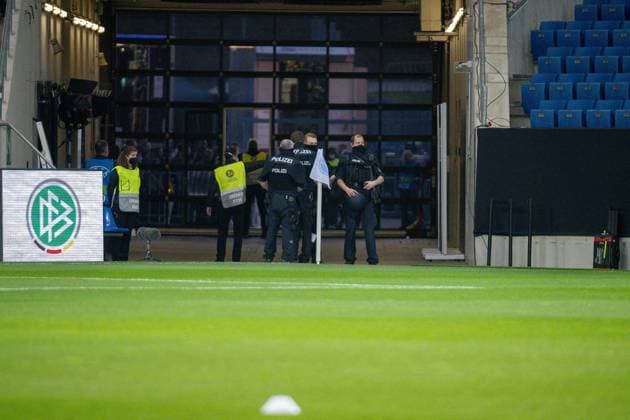Police, GER, Germany vs Israel, football, Laenderspiel, Freundschaftsspiel, Spielzeit 2021 2022, 26 03 2022, DFB DFL regulations prohibit any use of photographs as image sequences and or quasi video , GER, Germany vs Israel, football, Laenderspiel, Freundschaftsspiel, Spielzeit 2021 2022, 26 03 2022 Sinsheim Copyright: xEibner-Pressefoto SaschaxWaltherx EP_EER