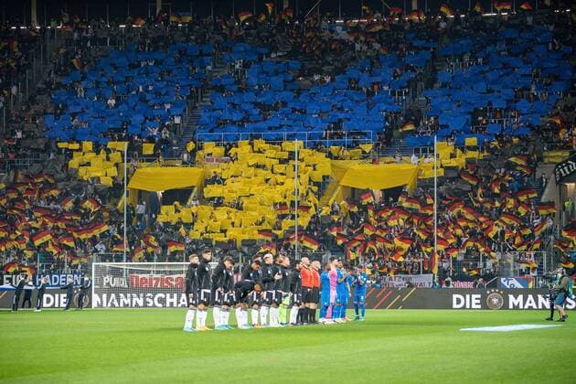 Sport Themen der Woche KW12 Mannschaftsaufstellung vor dem Herz zur Ukraine, GER, Deutschland vs. Israel, Fussball, Laenderspiel, Freundschaftsspiel, Spielzeit 2021 2022, 26.03.2022, DFB DFL regulations prohibit any use of photographs as image sequences and or quasi-video., GER, Deutschland Germany vs. Israel, Fussball, Laenderspiel, Freundschaftsspiel, Spielzeit 2021 2022, 26.03.2022 Sinsheim *** Team lineup before the heart to Ukraine, GER, Germany vs Israel, football, Laenderspiel, Freundschaftsspiel, Spielzeit 2021 2022, 26 03 2022, DFB DFL regulations prohibit any use of photographs as image sequences and or quasi video , GER, Germany Germany vs Israel, football, Laenderspiel, Freundschaftsspiel, Spielzeit 2021 2022, 26 03 2022 Sinsheim Copyright: xEibner-Pressefoto SaschaxWaltherx EP_EER