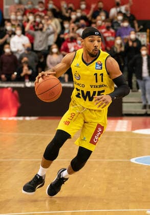 26 03 2022, xsltx, Basketball BBL Bundesliga, Giessen 46ers EWE Baskets Oldenburg emspor, v l Phil Pressey Guard EWE Baskets Oldenburg DFL DFB REGULATES PROHIBIT ANY USE OF PHOTOGRAPHS as IMAGE SEQUENCES and or QUASI VIDEO Giessen