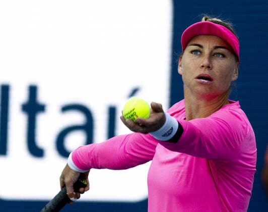 Vera Zvonareva from Russia serves to Danielle Collins from the USA at the Miami Open in the Hard Rock Stadium in Miami Gardens, Florida, on Saturday, March 26, 2022. Collins defeated Zvonareva 6-1, 6-4.  MIA20220326114 GARYxIxROTHSTEIN