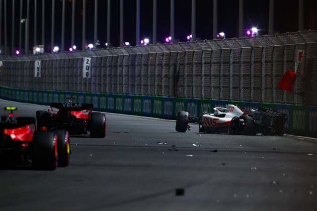 47 SCHUMACHER Mick (ger), Haas F1 Team VF-22 Ferrari, action crash, accident, during the Formula 1 STC Saudi Arabian Grand Prix 2022, 2nd round of the 2022 FIA Formula One World Championship, WM, Weltmeisterschaft on the Jeddah Corniche Circuit, from March 25 to 27, 2022 in Jeddah, Saudi Arabia - F1 - SAUDI ARABIAN GRAND PRIX 2022 DPPI Panoramic 00122006__V2_2184