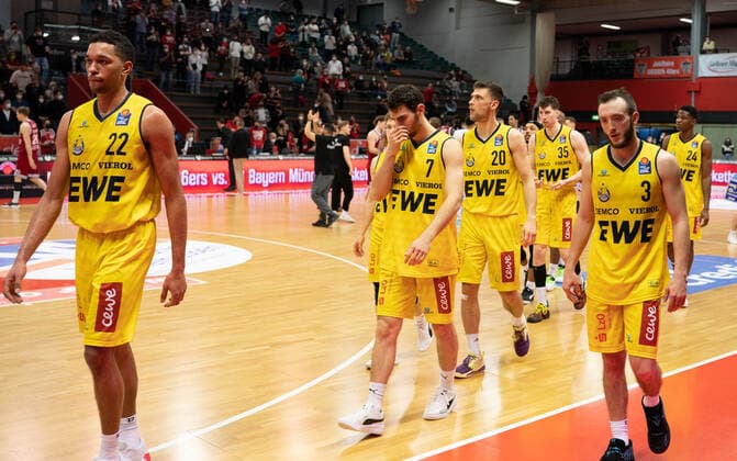 26 03 2022, xsltx, Basketball BBL Bundesliga, Giessen 46ers EWE Baskets Oldenburg emspor, v l Oldenburg remains in the relegation fight after the 75 88 defeat in Giessen DFL DFB REGULATIONS PROHIBIT ANY USE OF PHOTOGRAPHS as IMAGE SEQUENCES and or QUASI VIDEO Giessen