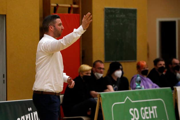 26 03 2022, 2 Toyota Womens Basketball Bundesliga Nord, DBBL, 2021 2022 season, women, playoffs, quarterfinals, Chemcats Chemnitz Falcons Bad Homburg Jay R Brown Coach , Falcons Bad Homburg Chemnitz Sporthalle am Schlossteich Sachsen Germany