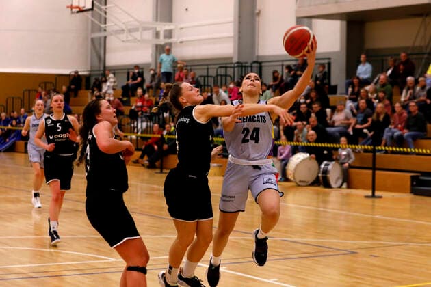 26 03 2022, 2 Toyota Womens Basketball Bundesliga North, DBBL, season 2021 2022, women, playoffs, quarterfinals, Chemcats Chemnitz Falcons Bad Homburg Anabel Neuber Valdez, ChemCats Chemnitz Chemnitz Sporthalle am Schlossteich Saxony Germany