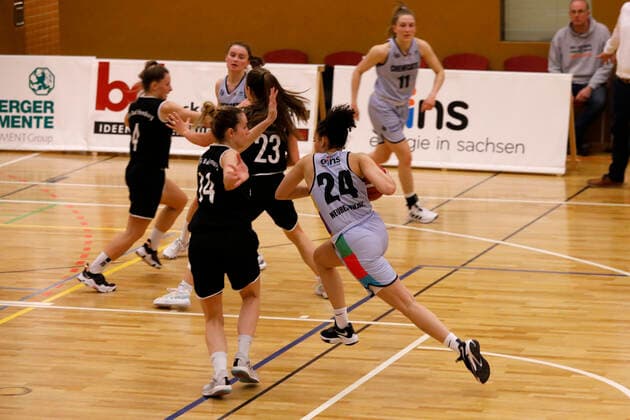 26 03 2022, 2 Toyota Womens Basketball Bundesliga North, DBBL, season 2021 2022, women, playoffs, quarterfinals, Chemcats Chemnitz Falcons Bad Homburg Anabel Neuber Valdez, ChemCats Chemnitz, Nerea Garmendia Odriozola, Falcons Bad Homburg Chemnitz Sporthalle am Schlossteich Saxony Germany