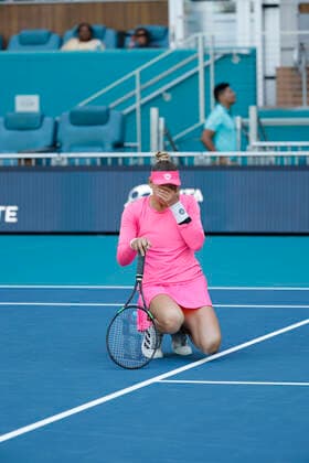 March 26, 2022, Miami Gardens, Florida, United States Of America: MIAMI GARDENS, FLORIDA - MARCH 26: Danielle Collins of United States defeats Vera Zvonareva of Russia serves on day 6 of the 2022 Miami Open at Hard Rock Stadium on March 26, 2022 in Miami Gardens, Florida....People: Vera Zvonareva Miami Gardens USA - ZUMAs214 20220326_zda_s214_036 Copyright: xSMGx