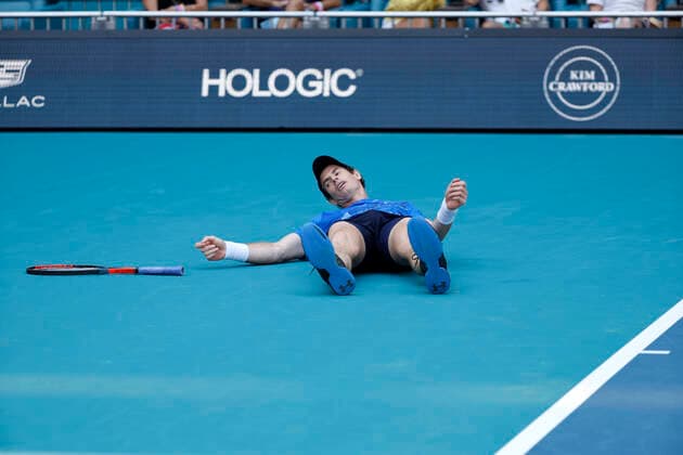 Bilder des Jahres 2022, Sport 03 März Sport Themen der Woche KW12 Sport Bilder des Tages March 26, 2022, Miami Gardens, Florida, United States Of America: MIAMI GARDENS, FLORIDA - MARCH 26: Daniil Medvedev of Russia defeats Andy Murray of Great Britain in the second round of the men s singles at the Miami Open at the Hard Rock Stadium on March 26, 2022 in Miami Gardens, Florida....People: Andy Murray Miami Gardens USA - ZUMAs214 20220326_zda_s214_139 Copyright: xSMGx