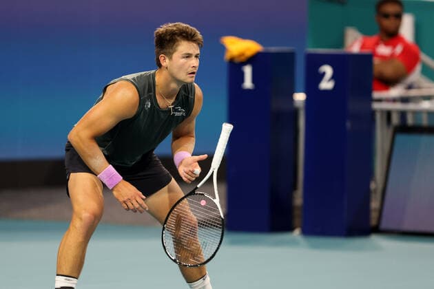 March 26, 2022, Miami Gardens, Florida, United States Of America: MIAMI GARDENS, FLORIDA - MARCH 26: Stefanos Tsitsipas of Greece defeats J.J. Wolf of The United States during day 6 of the Miami Open at Hard Rock Stadium on March 26, 2022 in Miami Gardens, Florida...People: J.J. Wolf Miami Gardens United States Of America - ZUMAs214 20220326_zda_s214_180 Copyright: xSMGx