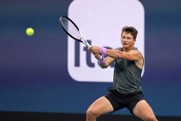 March 26, 2022, Miami Gardens, Florida, United States Of America: MIAMI GARDENS, FLORIDA - MARCH 26: Stefanos Tsitsipas of Greece defeats J.J. Wolf of The United States during day 6 of the Miami Open at Hard Rock Stadium on March 26, 2022 in Miami Gardens, Florida...People: J.J. Wolf Miami Gardens United States Of America - ZUMAs214 20220326_zda_s214_193 Copyright: xSMGx