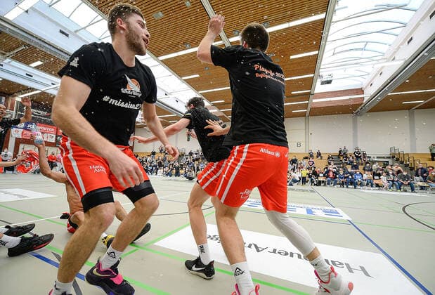 26 03 2022, xmgx, basketball 2 Bundesliga Pro B, White Wings Hanau Giessen 46ers Rackelos v l victory cheer Hanau Hanau Hesse Germany DEU