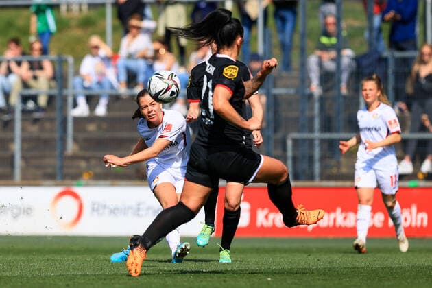 Flyeralarm Womens Bundesliga 2021 2022, 1 FC Cologne Bayer 04 Leverkusen goal attempt by Dora Zeller LEV, 19 Cologne Franz Kremer Stadium, grass field North Rhine Westphalia Germany