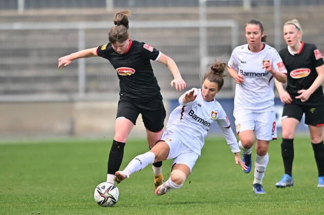 Jessica Wich B04, 7 straddles fair Adriana Achcinska FC Cologne, 9 the ball away, 27 03 2022, Cologne Germany , Football, Flyeralarm Frauen Bundesliga, 1 FC Köln Bayer 04 Leverkusen xmkx