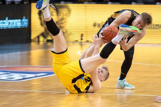 Jacob Patrick MHP Riesen Ludwigsburg, 02 Arturs Zagars Basketball Loewen Braunschweig, 32 MHP Riesen Ludwigsburg vs Basketball Loewen Braunschweig, 1 Basketball Bundesliga, easycredit BBL, 27 Spieltag , Spielzeit 2021 2022, 27 03 2022 MHP Riesen Ludwigsburg vs Basketball Loewen Braunschweig, 1 Basketball Bundesliga, easycredit BBL, 27 Spieltag , Spielzeit 2021 2022, 27 03 2022 Ludwigsburg Copyright: xNinaxSanderx xEibnerxPressefotox EP_NSR