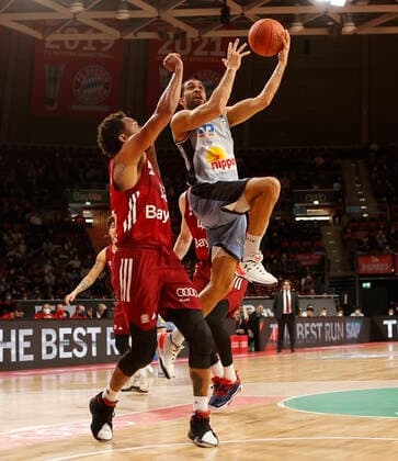 27 03 2022, BBL, FC Bayern Basketball vs Hakro Merlins Crailsheim, Audi Dome, Munich, basketball, sports, in the picture Daran Hilliard FCB Basketball vs Elias Lasisi Merlins Crailsheim