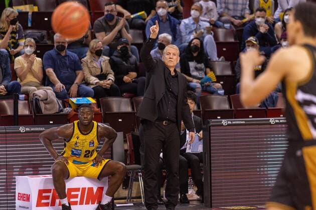 John Patrick MHP Riesen Ludwigsburg, Head Coach MHP Riesen Ludwigsburg vs Basketball Loewen Braunschweig, 1 Basketball Bundesliga, easycredit BBL, 27 Spieltag , Spielzeit 2021 2022, 27 03 2022 MHP Riesen Ludwigsburg vs Basketball Loewen Braunschweig, 1 Basketball Bundesliga, easycredit BBL, 27 Spieltag , Spielzeit 2021 2022, 27 03 2022 Ludwigsburg Copyright: xNinaxSanderx xEibnerxPressefotox EP_NSR