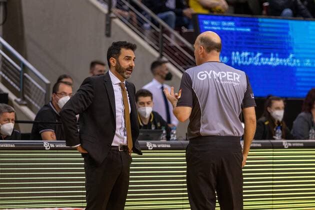 Jesus Ramirez Basketball Loewen Braunschweig, HeadCoach MHP Riesen Ludwigsburg vs Basketball Loewen Braunschweig, 1 Basketball Bundesliga, easycredit BBL, 27 Spieltag , Spielzeit 2021 2022, 27 03 2022 MHP Riesen Ludwigsburg vs Basketball Loewen Braunschweig, 1 Basketball Bundesliga, easycredit BBL, 27 Spieltag , Spielzeit 2021 2022, 27 03 2022 Ludwigsburg Copyright: xNinaxSanderx xEibnerxPressefotox EP_NSR
