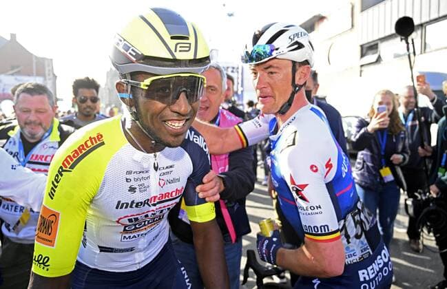 Sport Themen der Woche KW12 Sport Bilder des Tages WEVELGEM, BELGIUM - MARCH 27 : Girmay Hailu Biniam (ERI) of Intermarche - Wanty - Gobert Materiaux celebrates the win with Lampaert Yves (BEL) of Quick-Step Alpha Vinyl Team during the UCI World Tour 84th Flanders Classics Gent - Wevelgem - In Flanders Fields cycling race with start in Ieper and finish in Wevelgem on March 27, 2022 in Wevelgem, Belgium, 27 03 2022 ( Motordriver Kenny Verfaillie - Gent - Wevelgem 2022 Cycling Race PhotoNews Panoramic 