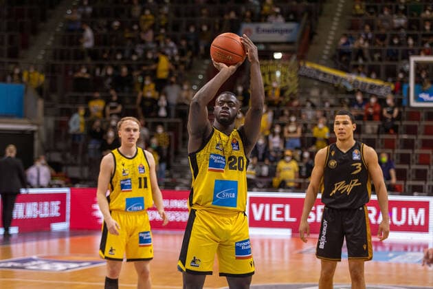 Rawle Alkins MHP Riesen Ludwigsburg, 20 MHP Riesen Ludwigsburg vs Basketball Loewen Braunschweig, 1 Basketball Bundesliga, easycredit BBL, 27 Spieltag , Spielzeit 2021 2022, 27 03 2022 MHP Riesen Ludwigsburg vs Basketball Loewen Braunschweig, 1 Basketball Bundesliga, easycredit BBL, 27 Spieltag , Spielzeit 2021 2022, 27 03 2022 Ludwigsburg Copyright: xNinaxSanderx xEibnerxPressefotox EP_NSR