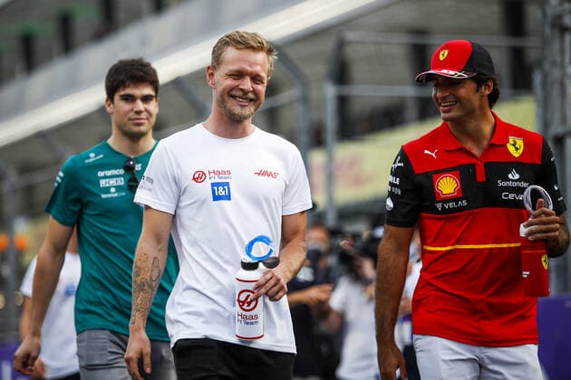 MAGNUSSEN Kevin (den), Haas F1 Team VF-22 Ferrari, SAINZ Carlos (spa), Scuderia Ferrari F1-75, portrait during the Formula 1 STC Saudi Arabian Grand Prix 2022, 2nd round of the 2022 FIA Formula One World Championship, WM, Weltmeisterschaft on the Jeddah Corniche Circuit, from March 25 to 27, 2022 in Jeddah, Saudi Arabia - F1 - SAUDI ARABIAN GRAND PRIX 2022 - RACE DPPI Panoramic  00122007__B2_9741.JPG_