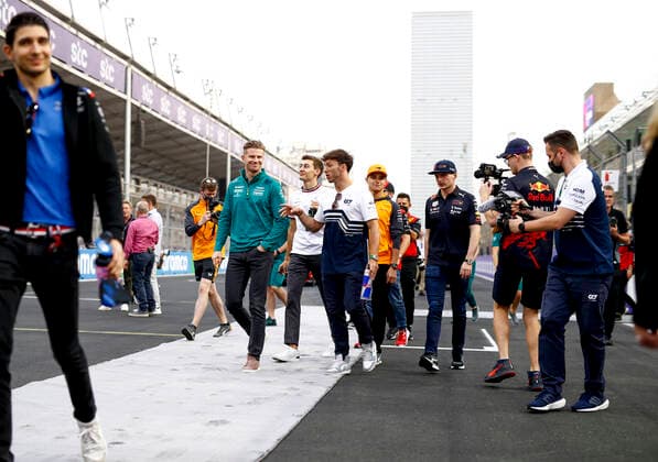27 Nico Hulkenberg DEU, Aston Martin Aramco Cognizant F1 Team , 63 George Russell GBR, Mercedes AMG Petronas F1 Team , 10 Pierre Gasly FRA, Scuderia AlphaTauri , 4 Lando Norris GBR, McLaren F1 Team , 1 Max Verstappen NLD, Oracle Red Bull Racing , F1 Grand Prix of Saudi Arabia at Jeddah Corniche Circuit on March 27, 2022 in Jeddah, Saudi Arabia Photo by HOCH ZWEI Jeddah Saudi Arabia