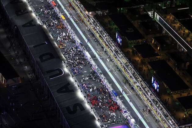 Starting grid, 11 PEREZ Sergio (mex), Red Bull Racing RB18, 16 LECLERC Charles (mco), Scuderia Ferrari F1-75, action during the Formula 1 STC Saudi Arabian Grand Prix 2022, 2nd round of the 2022 FIA Formula One World Championship, WM, Weltmeisterschaft on the Jeddah Corniche Circuit, from March 25 to 27, 2022 in Jeddah, Saudi Arabia - F1 - SAUDI ARABIAN GRAND PRIX 2022 - RACE DPPI Panoramic  00122007_AV6_8409.JPG_