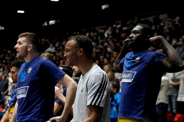 27 03 2022, easyCredit Basketball Bundesliga, BBL, season 2021 2022, men, Chemnitz Niners Alba Berlin Kresimir Nikic, Alba Berlin, Louis Olinde, Alba Berlin, Christ Koumadje, Alba Berlin cheering Chemnitz Fair Chemnitz Saxony Germany