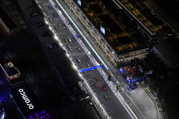Start of the race 11 PEREZ Sergio (mex), Red Bull Racing RB18, 16 LECLERC Charles (mco), Scuderia Ferrari F1-75, action during the Formula 1 STC Saudi Arabian Grand Prix 2022, 2nd round of the 2022 FIA Formula One World Championship, WM, Weltmeisterschaft on the Jeddah Corniche Circuit, from March 25 to 27, 2022 in Jeddah, Saudi Arabia - F1 - SAUDI ARABIAN GRAND PRIX 2022 - RACE DPPI Panoramic 00122007_AV6_8539.JPG_