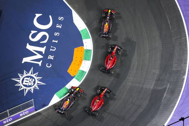 Start of the race, 11 PEREZ Sergio (mex), Red Bull Racing RB18, 16 LECLERC Charles (mco), Scuderia Ferrari F1-75, action during the Formula 1 STC Saudi Arabian Grand Prix 2022, 2nd round of the 2022 FIA Formula One World Championship, WM, Weltmeisterschaft on the Jeddah Corniche Circuit, from March 25 to 27, 2022 in Jeddah, Saudi Arabia - F1 - SAUDI ARABIAN GRAND PRIX 2022 - RACE DPPI Panoramic 00122007_AV6_8557.JPG_