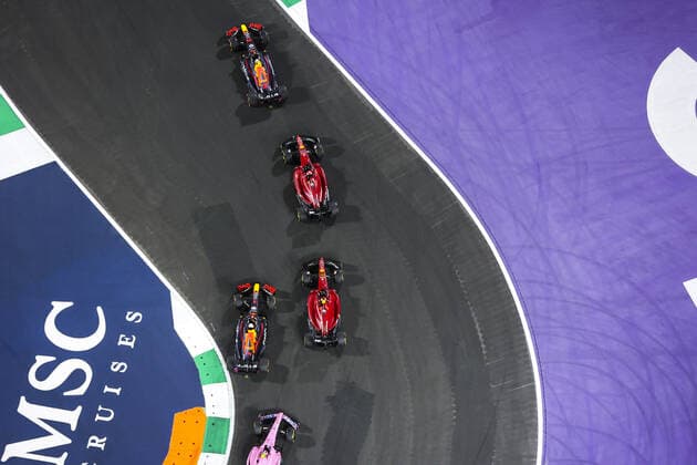 Start of the race, 11 PEREZ Sergio (mex), Red Bull Racing RB18, 16 LECLERC Charles (mco), Scuderia Ferrari F1-75, action during the Formula 1 STC Saudi Arabian Grand Prix 2022, 2nd round of the 2022 FIA Formula One World Championship, WM, Weltmeisterschaft on the Jeddah Corniche Circuit, from March 25 to 27, 2022 in Jeddah, Saudi Arabia - F1 - SAUDI ARABIAN GRAND PRIX 2022 - RACE DPPI Panoramic 00122007_AV6_8565.JPG_